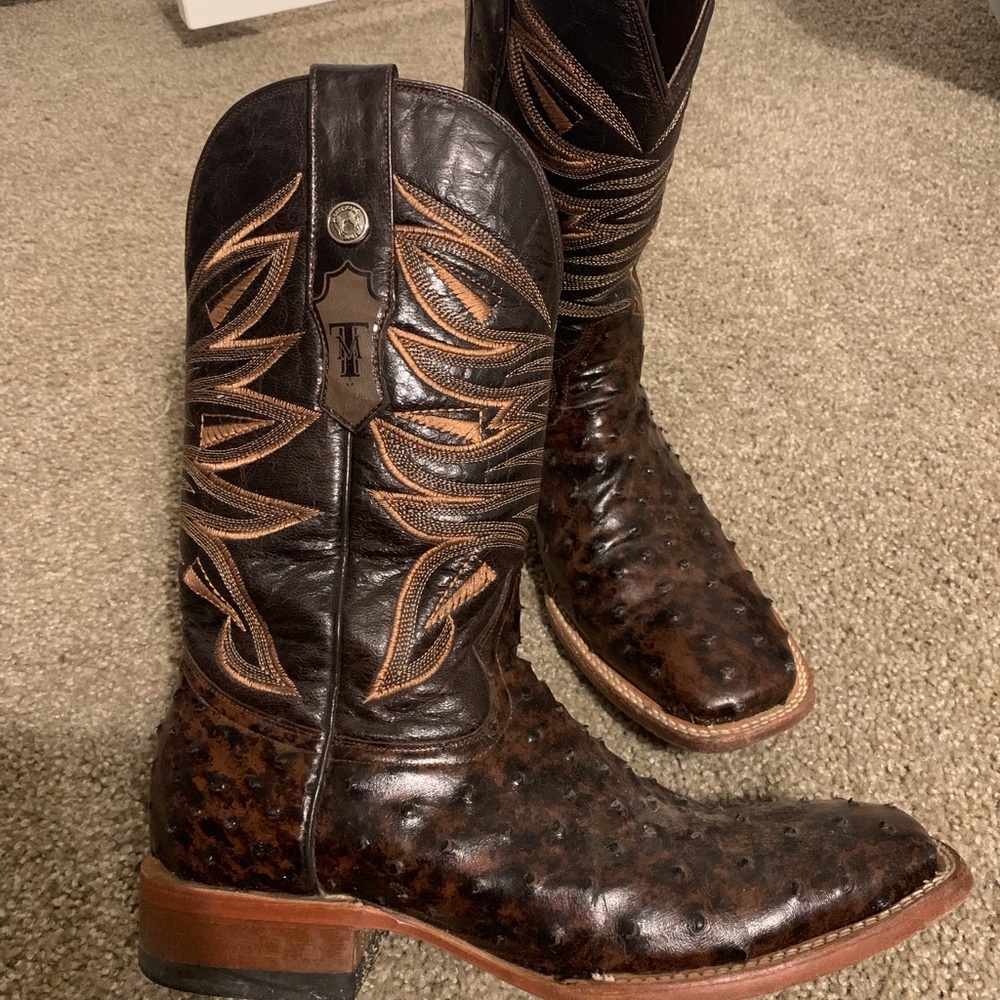 Tanner Mark mens ostrich print western boot.